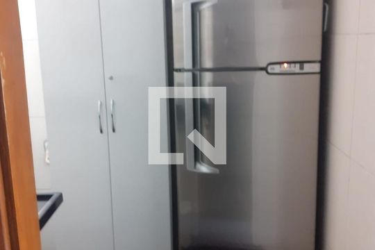 Cozinha de apartamento para alugar com 2 quartos, 45m² em Mosela, Petrópolis