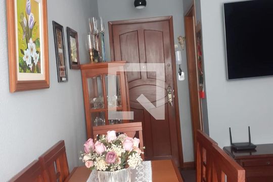 Sala de apartamento para alugar com 2 quartos, 45m² em Mosela, Petrópolis