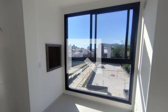 Sala / Cozinha  de apartamento para alugar com 2 quartos, 52m² em Serraria, São José