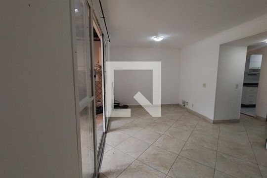 Sala de casa de condomínio para alugar com 2 quartos, 96m² em Taquara, Rio de Janeiro
