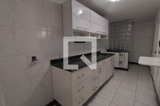 Cozinha de casa de condomínio para alugar com 2 quartos, 96m² em Taquara, Rio de Janeiro