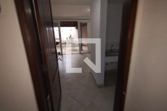 Corredor de casa de condomínio para alugar com 2 quartos, 96m² em Taquara, Rio de Janeiro