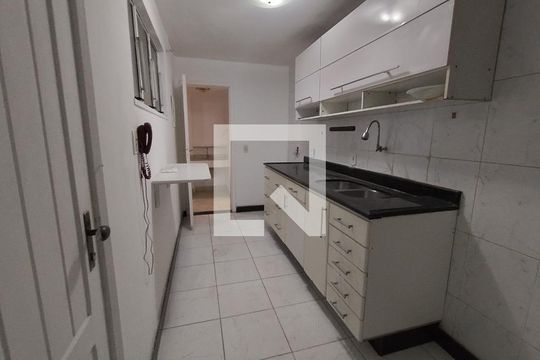 Cozinha de casa de condomínio para alugar com 2 quartos, 96m² em Taquara, Rio de Janeiro