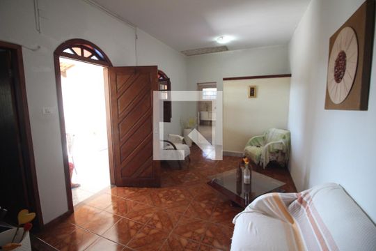 Casa à venda com 4 quartos, 434m² em Lindéia, Contagem