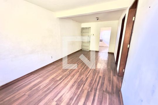 Sala de casa à venda com 2 quartos, 70m² em Parque Pedro II, Belo Horizonte