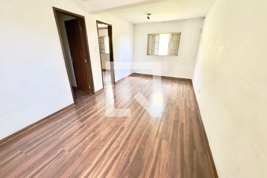 Sala de casa à venda com 2 quartos, 70m² em Parque Pedro II, Belo Horizonte