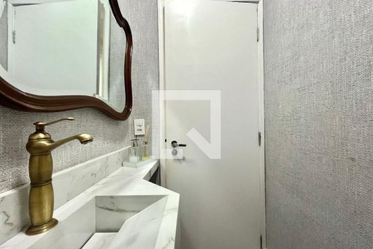 Lavabo de casa para alugar com 4 quartos, 190m² em Campo Belo, São Paulo