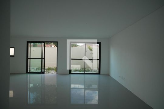 Casa de Condomínio para alugar com 3 quartos, 180m² em Santa Felicidade, Curitiba