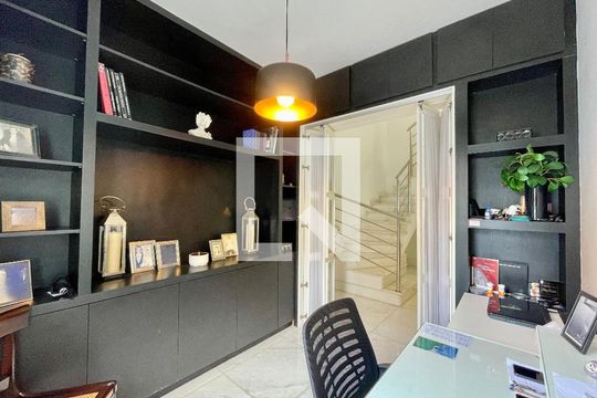 Apartamento para alugar com 2 quartos, 170m² em Carmo, Belo Horizonte