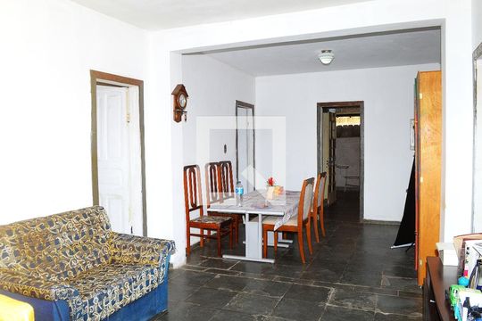 Casa para alugar com 2 quartos, 450m² em Pousada Santo Antonio, Belo Horizonte