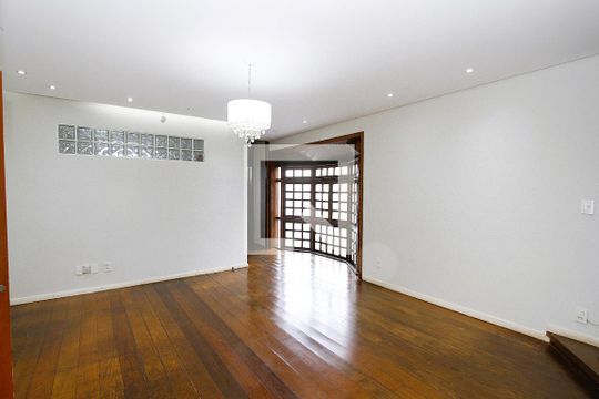 Sala 1 de casa para alugar com 4 quartos, 350m² em Santa Lúcia, Belo Horizonte