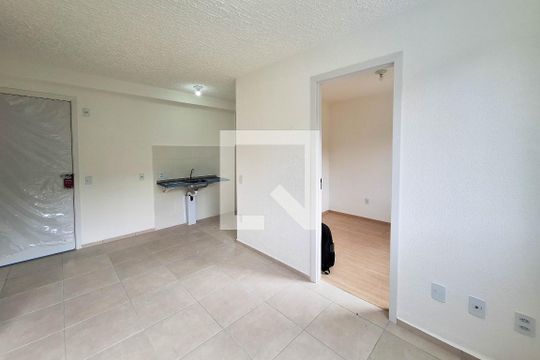 Sala de apartamento para alugar com 2 quartos, 48m² em Rio do Ouro, São Gonçalo