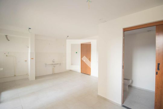 Sala/Cozinha de apartamento para alugar com 1 quarto, 58m² em Rio do Ouro , São Gonçalo