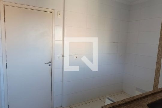 Suíte de apartamento para alugar com 2 quartos, 80m² em Canto do Forte, Praia Grande
