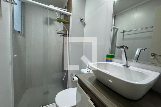 Banheiro de apartamento para alugar com 2 quartos, 70m² em Continental, Osasco
