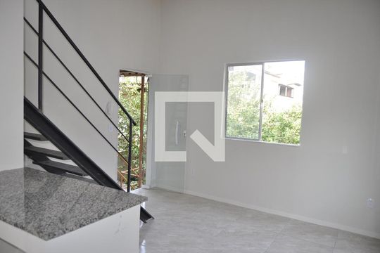 Sala/cozinha  de casa de condomínio para alugar com 1 quarto, 35m² em Méier, Rio de Janeiro