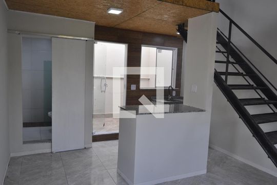 Sala/cozinha  de casa de condomínio para alugar com 1 quarto, 35m² em Méier, Rio de Janeiro