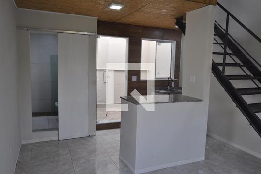 Sala/cozinha  de casa de condomínio para alugar com 1 quarto, 35m² em Méier, Rio de Janeiro