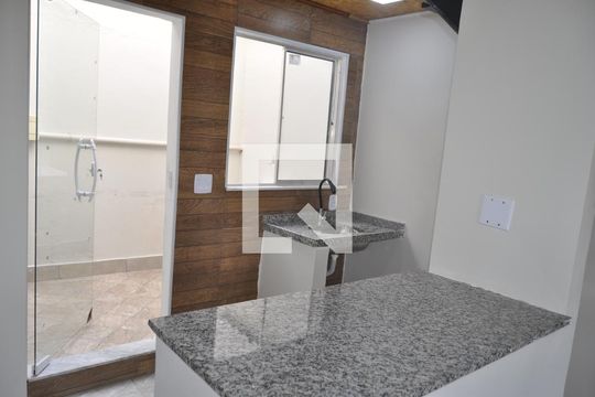 Sala/cozinha  de casa de condomínio para alugar com 1 quarto, 35m² em Méier, Rio de Janeiro