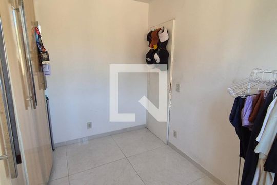 Quarto de apartamento para alugar com 2 quartos, 48m² em Cascadura, Rio de Janeiro