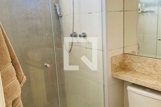 Banheiro de apartamento à venda com 2 quartos, 60m² em Picanço, Guarulhos