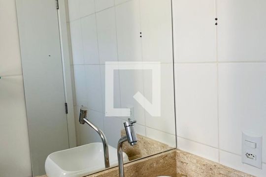 Banheiro de apartamento à venda com 2 quartos, 60m² em Picanço, Guarulhos
