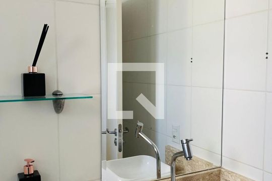 Banheiro de apartamento à venda com 2 quartos, 60m² em Picanço, Guarulhos