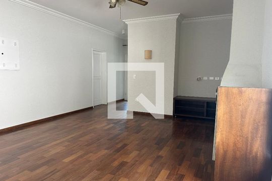 Sala intima de casa de condomínio à venda com 4 quartos, 411m² em Residencial 18 do Forte, Santana de Parnaíba
