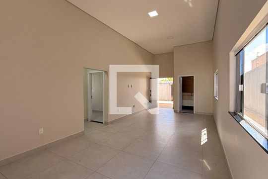 Casa para alugar com 3 quartos, 210m² em Q 4, Brasília