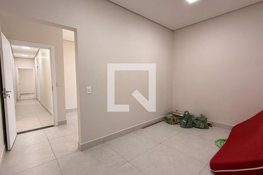 Suite 01 com Closet de casa à venda com 3 quartos, 210m² em Q 4, Brasília