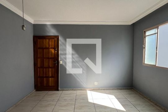 Sala de casa à venda com 3 quartos, 52m² em Copacabana, Belo Horizonte