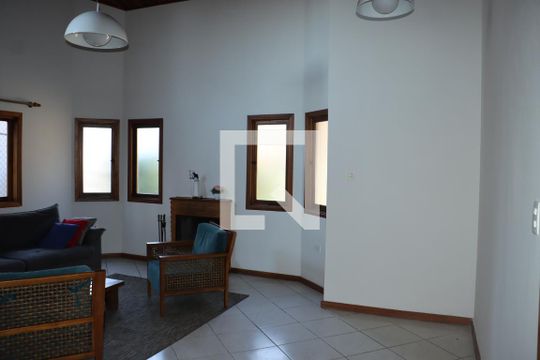 Casa de Condomínio para alugar com 6 quartos, 350m² em Residencial San Diego (paysage Vert), Cotia