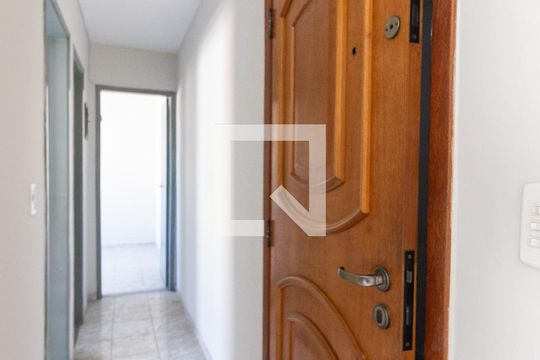 Corredor de apartamento para alugar com 2 quartos, 54m² em Realengo, Rio de Janeiro