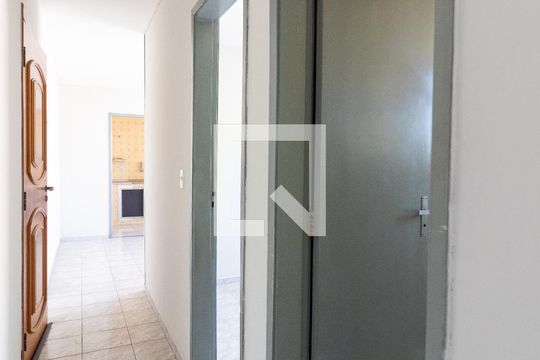 Corredor de apartamento para alugar com 2 quartos, 54m² em Realengo, Rio de Janeiro