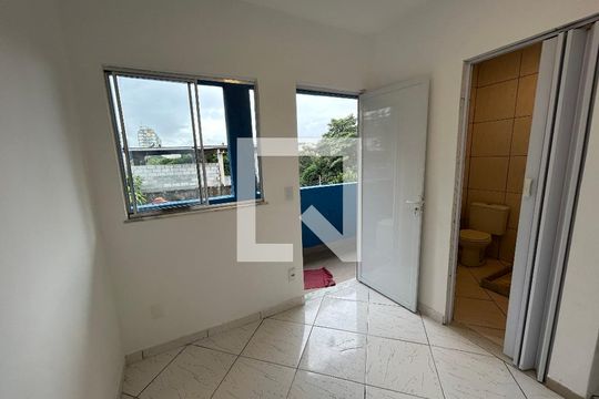 Sala de casa para alugar com 1 quarto, 45m² em Praça Seca, Rio de Janeiro