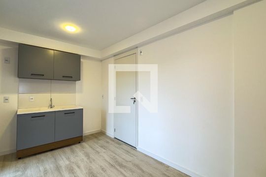 Sala e Cozinha de apartamento para alugar com 2 quartos, 33m² em Jardim Aeroporto, São Paulo