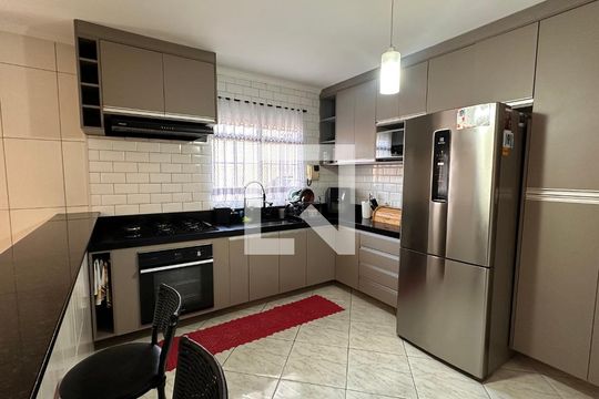 Casa para alugar com 4 quartos, 250m² em Guarapiranga, São Paulo
