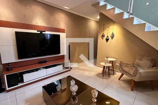 Casa para alugar com 4 quartos, 250m² em Guarapiranga, São Paulo