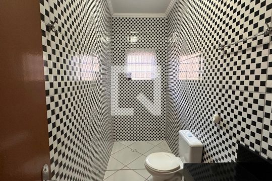 Casa para alugar com 4 quartos, 250m² em Guarapiranga, São Paulo