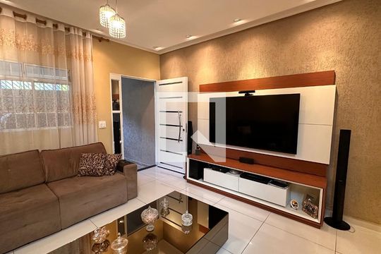Casa para alugar com 4 quartos, 250m² em Guarapiranga, São Paulo