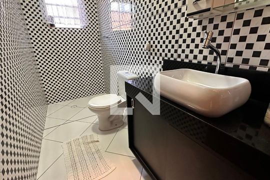 Casa para alugar com 4 quartos, 250m² em Guarapiranga, São Paulo