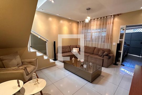 Casa para alugar com 4 quartos, 250m² em Guarapiranga, São Paulo