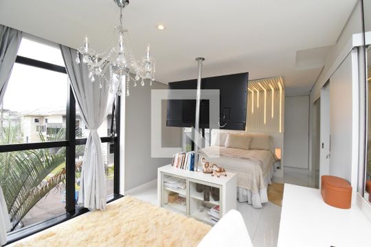 Suíte de casa de condomínio à venda com 4 quartos, 270m² em Campo de Santana, Curitiba