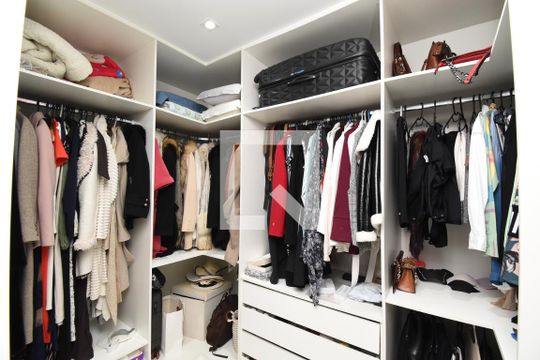 Closet Suíte de casa de condomínio à venda com 4 quartos, 270m² em Campo de Santana, Curitiba