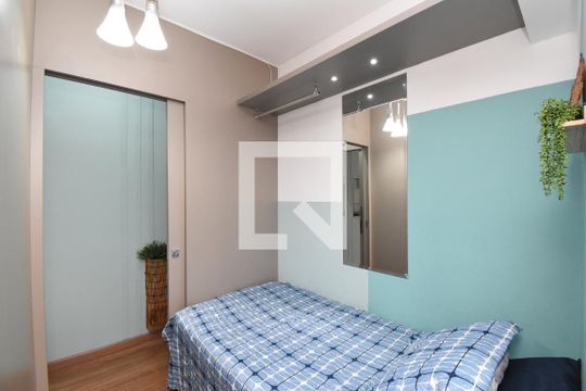Quarto 1 de apartamento à venda com 2 quartos, 50m² em Centro, Curitiba