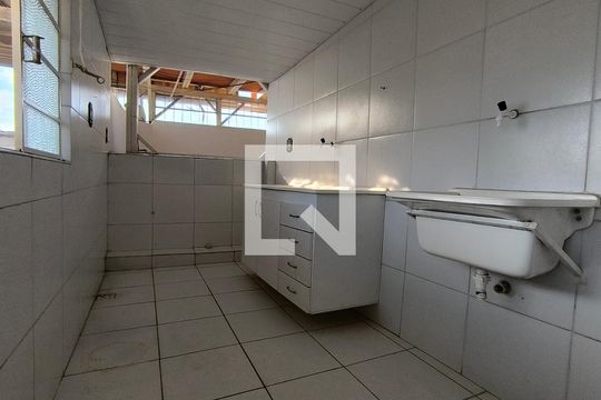 Cozinha de apartamento para alugar com 1 quarto, 90m² em Concórdia, Belo Horizonte