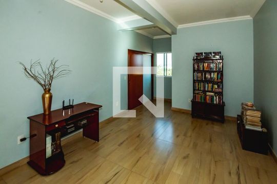Casa à venda com 4 quartos, 750m² em Trevo, Belo Horizonte