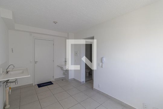 Sala/Cozinha/Área de Serviço  de apartamento para alugar com 2 quartos, 32m² em Vila Nova Curuca, São Paulo