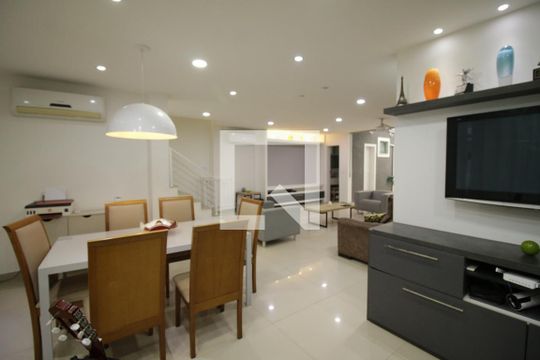 Sala de casa para alugar com 3 quartos, 340m² em Pechincha, Rio de Janeiro