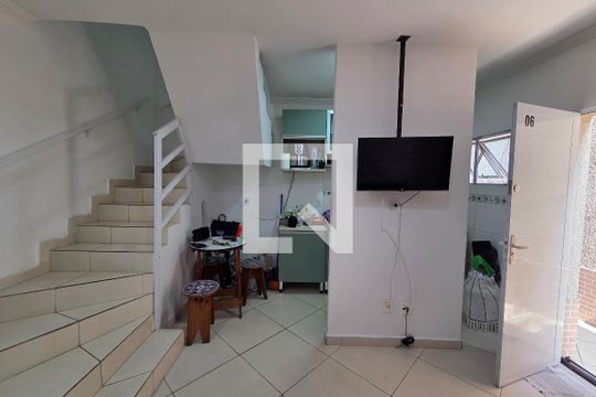 Sala de casa de condomínio para alugar com 1 quarto, 60m² em Cidade Ocian, Praia Grande